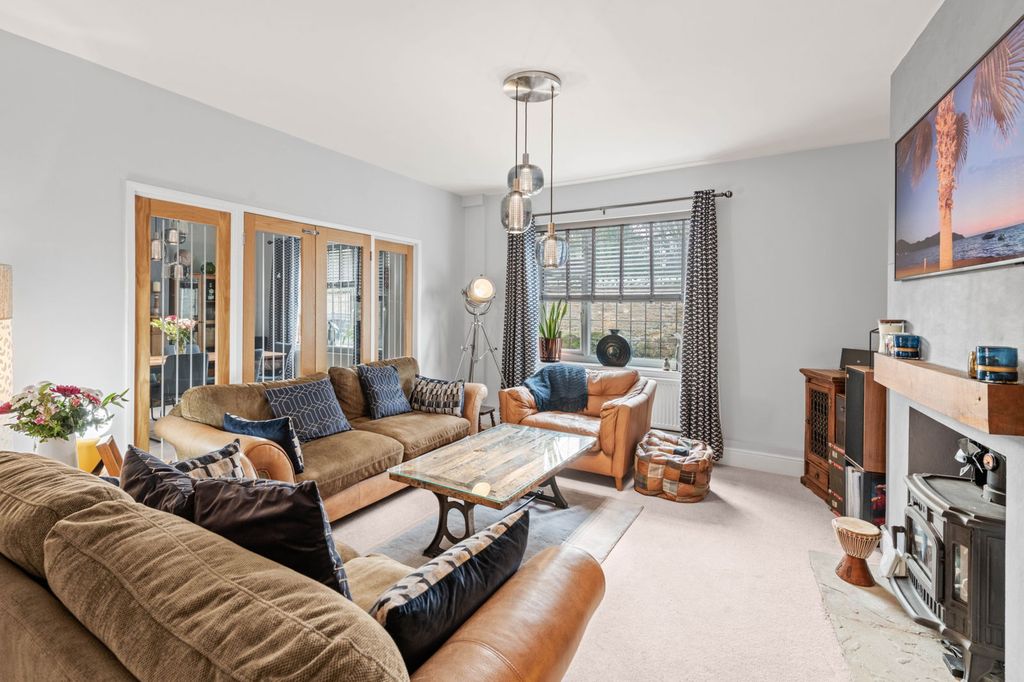Property photo 2 of 36