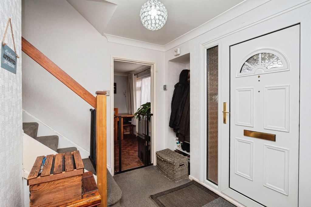 Property photo 2 of 20