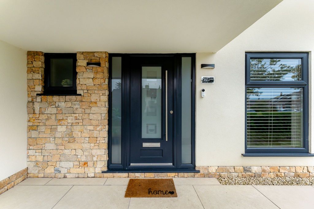 Property photo 3 of 59 Photograph 4