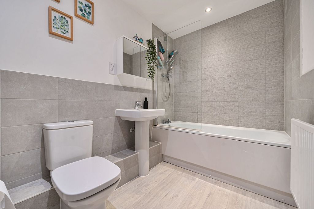 Additional image 16 of 2 bed flat for saleCarter Court, Hook RG27