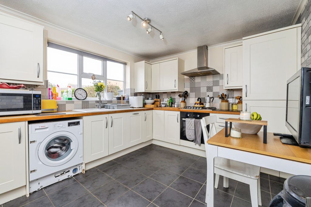 Property photo 2 of 15 Kitchen/Breakfast