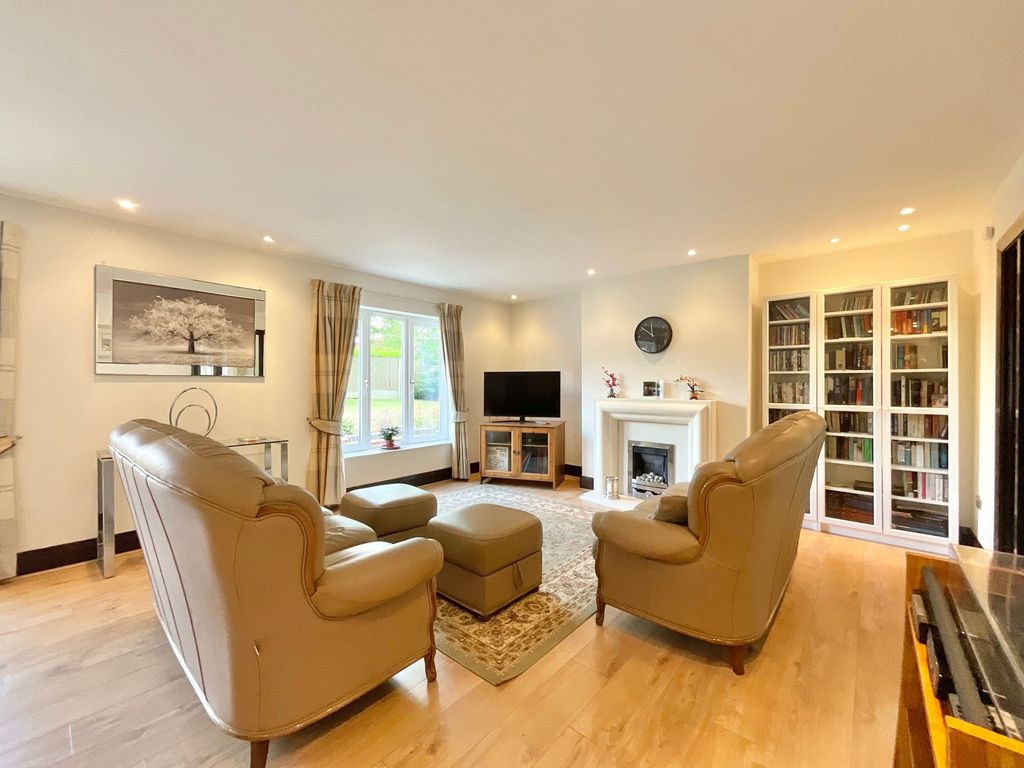 Property photo 2 of 28