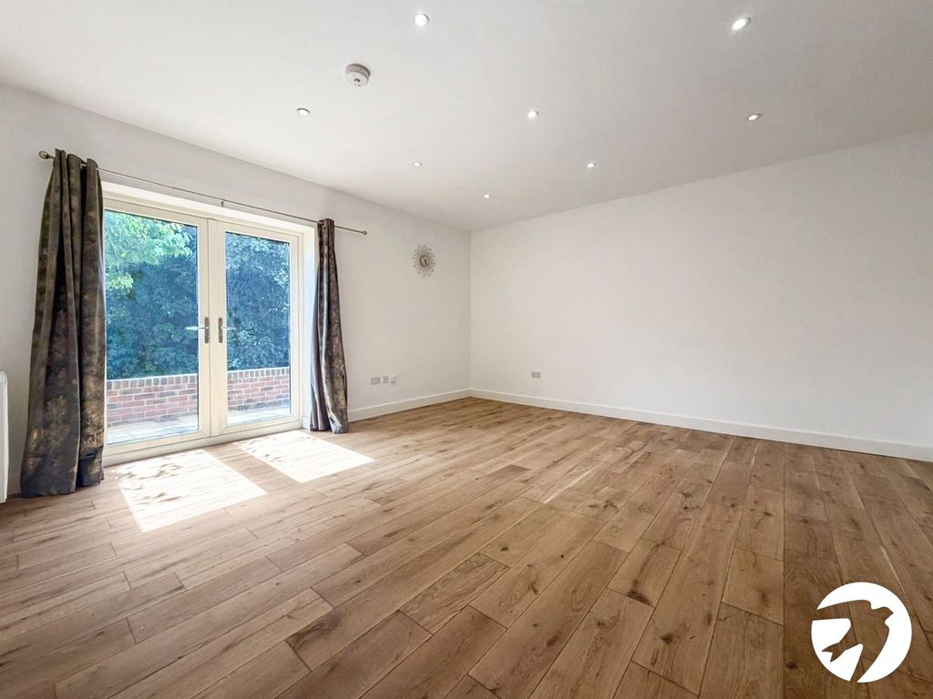 Property photo 3 of 8 Picture No. 15