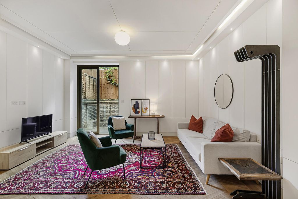 Property photo 1 of 24 Living Room