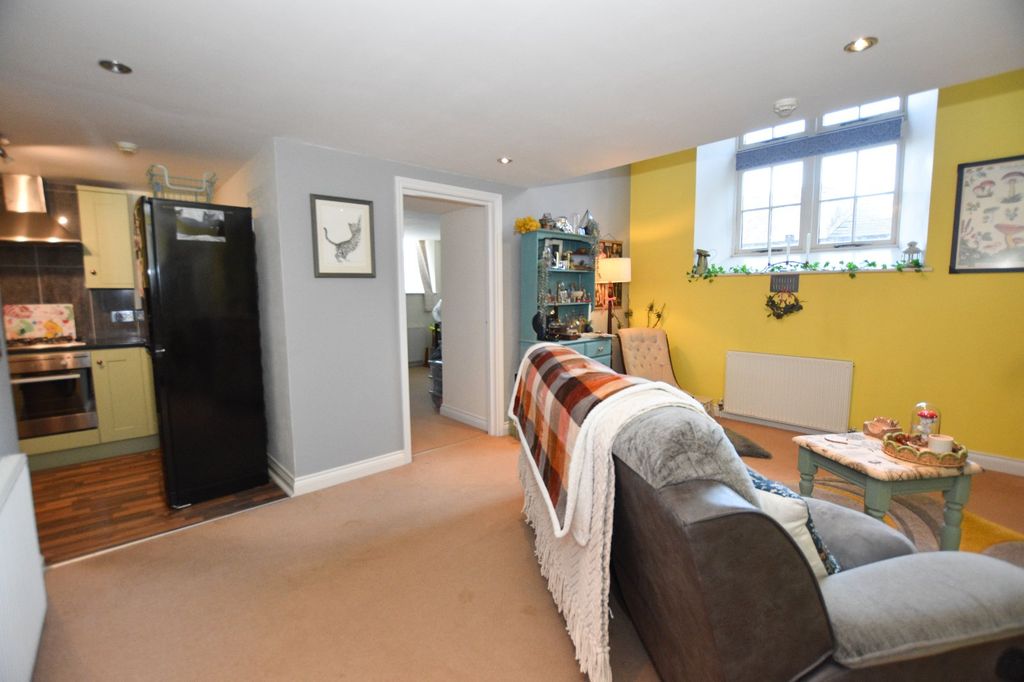 Property photo 3 of 9 Lounge