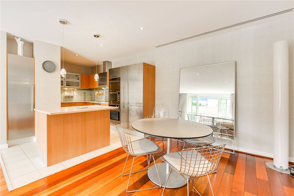 Property photo 2 of 6 Kitchen / Dining