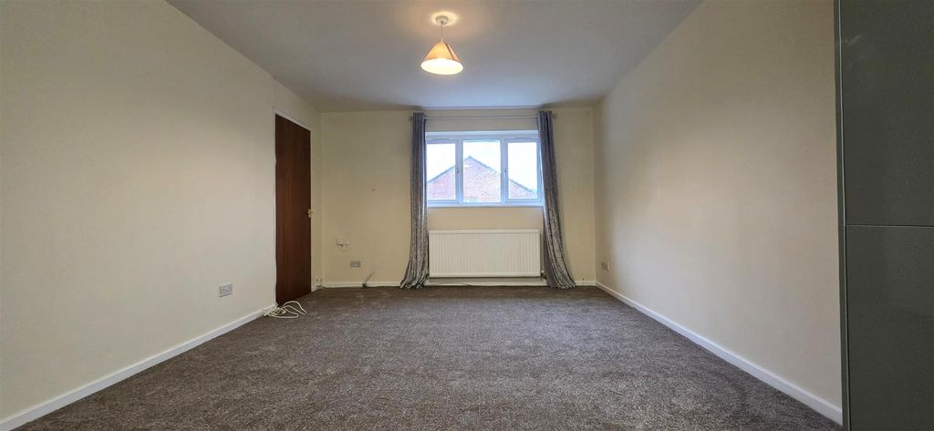 Property photo 3 of 5 Sitting Room.Jpg