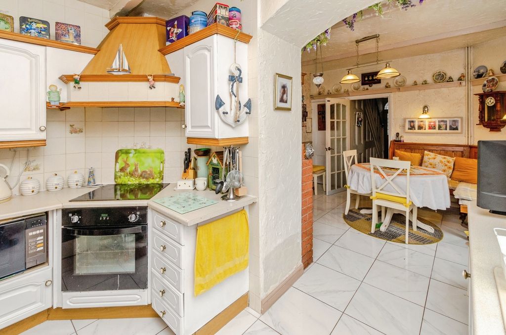 Property photo 3 of 17 Photo