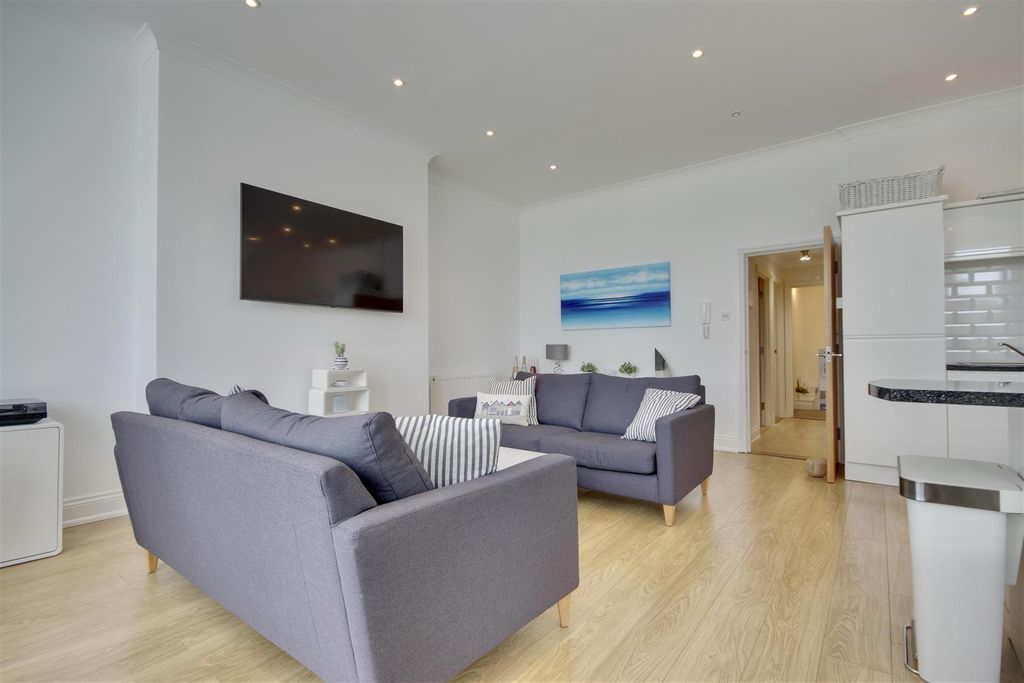 Property photo 1 of 20 4Df73A39-4Db3-4Eab-82E3-25E9083Dd845_1_201_A.Jpeg