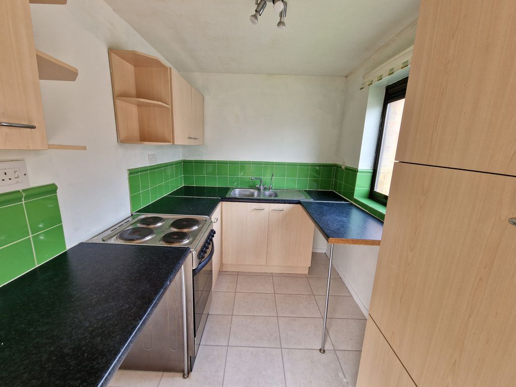 Property photo 3 of 8 Kitchen