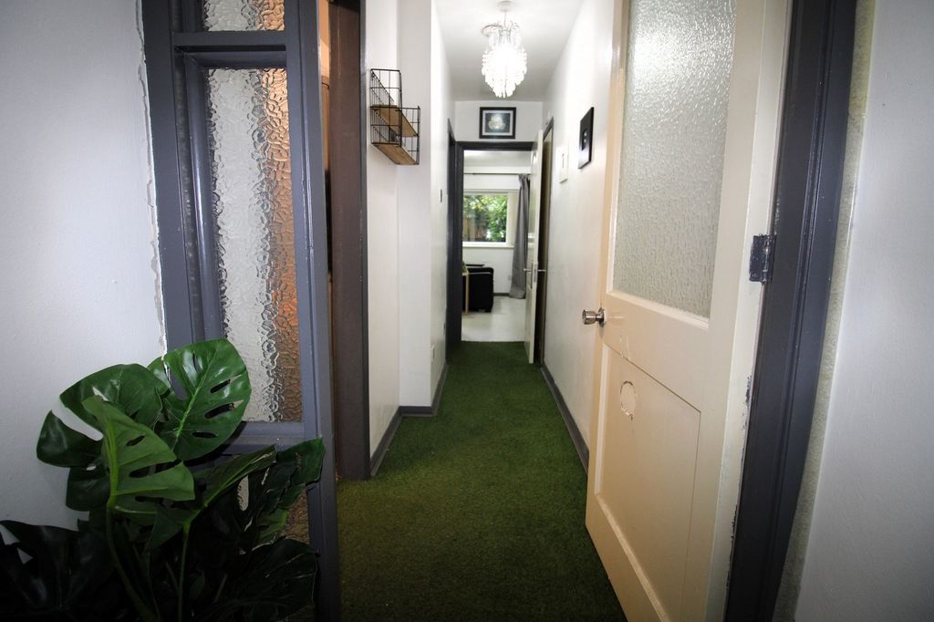 Property photo 2 of 6 Entrance Hall