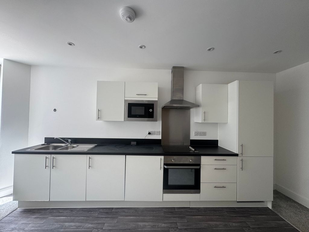 Property photo 3 of 6 Kitchen