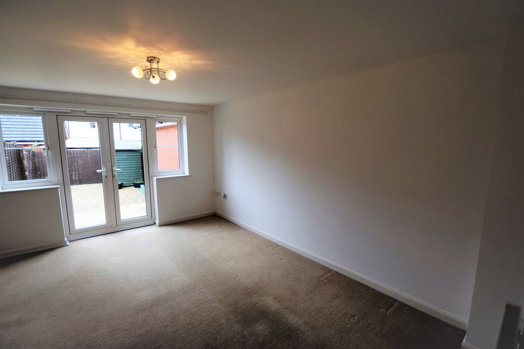 Property photo 3 of 8 Photo 03