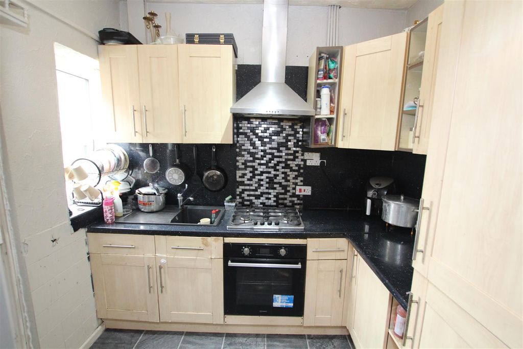 Property photo 3 of 18