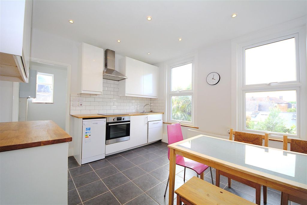 Property photo 1 of 10 Kitchen.Jpg