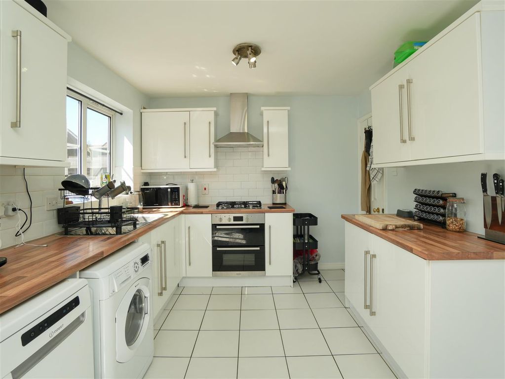Property photo 3 of 14 Kitchen