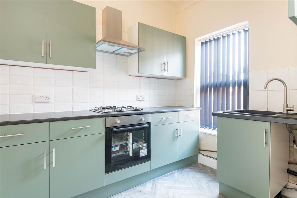 Property photo 3 of 12 Kitchen