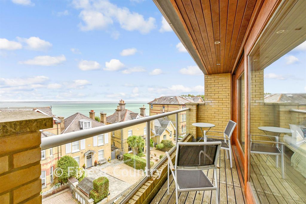 Property photo 1 of 17 Balcony