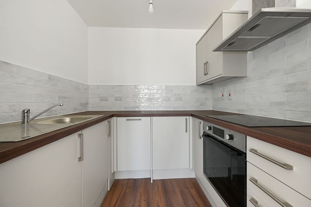 Property photo 2 of 11 Kitchen