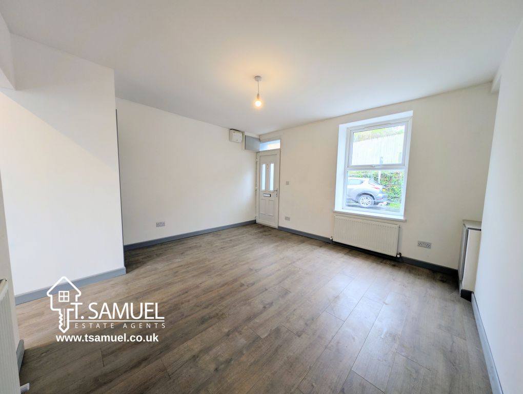 Property photo 3 of 30 Living Room