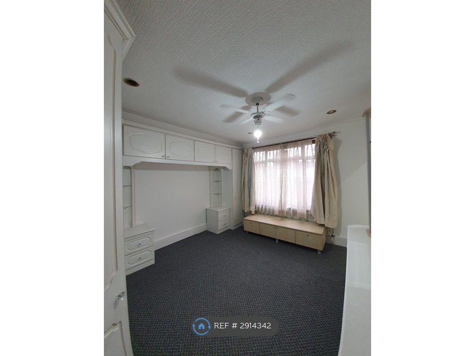 Property photo 2 of 8 Living Room