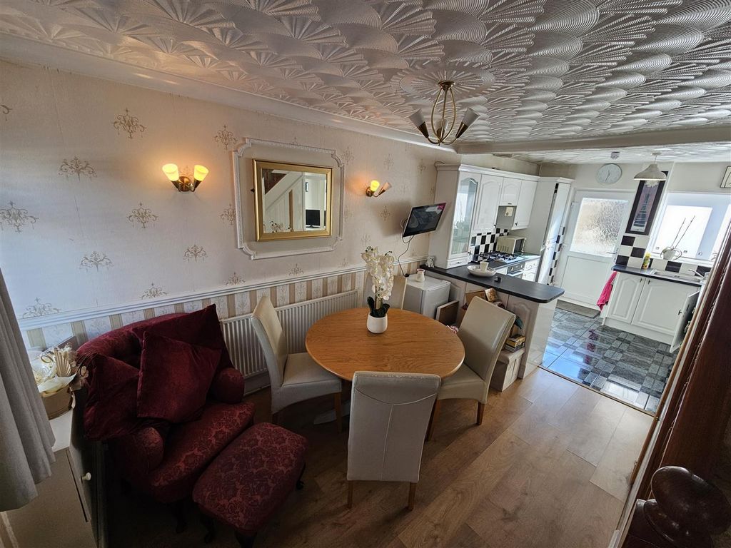 Property photo 2 of 27 Breakfast Room