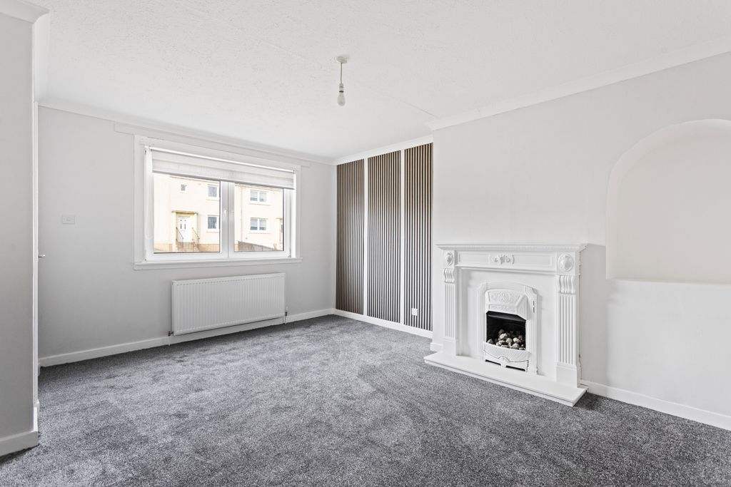 Property photo 3 of 15 62 Ballochnie Drive 06