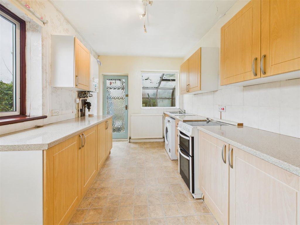 Property photo 2 of 7 Kitchen