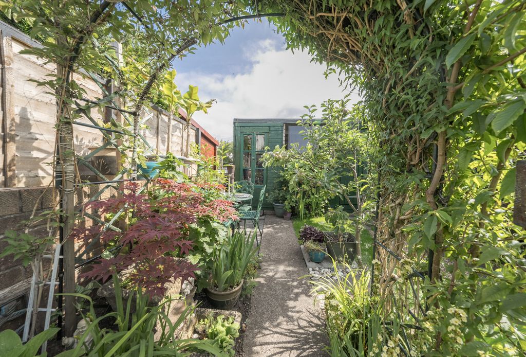 Property photo 1 of 23 1305064-6-6847F73...