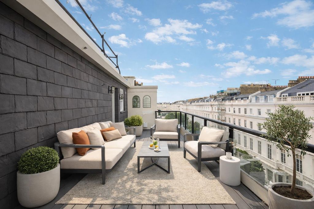 Property photo 2 of 14 54 Eaton Terrace 2.Png