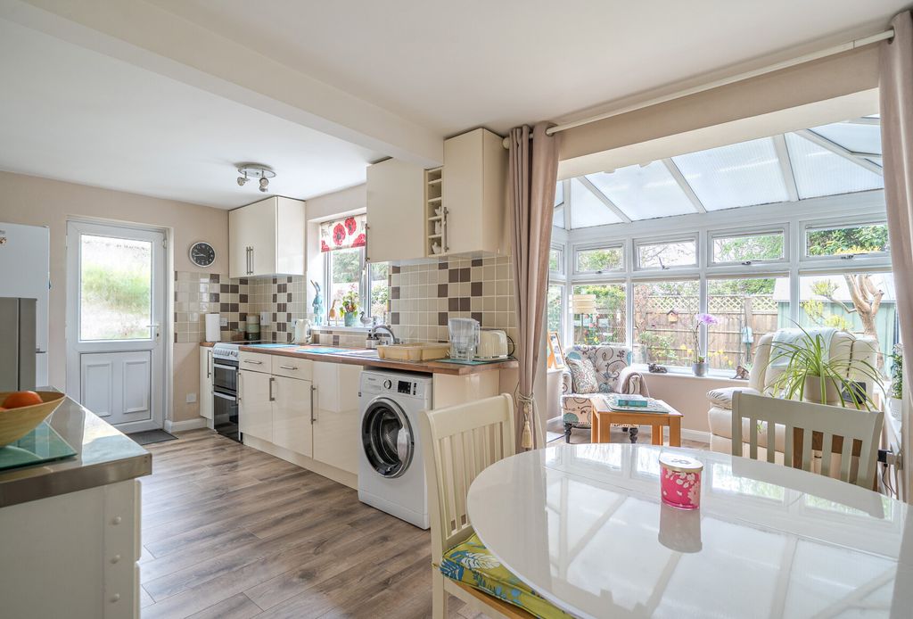 Property photo 3 of 16 Picture 3