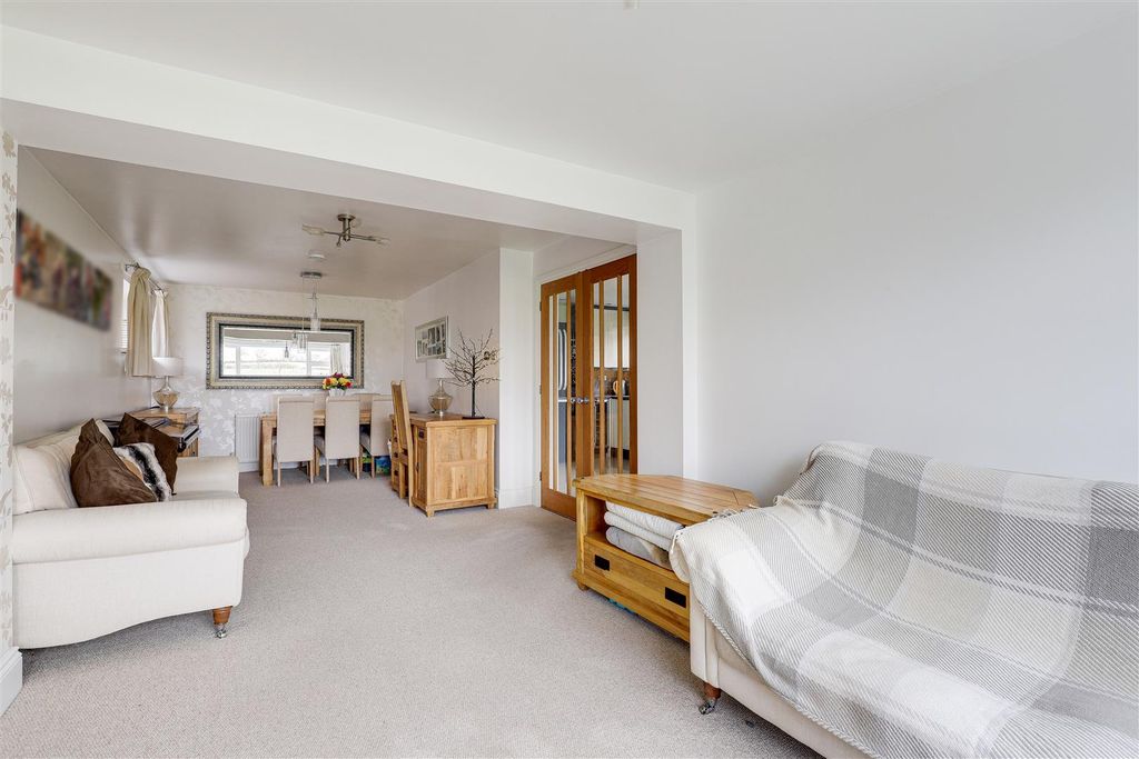 Property photo 3 of 23 11843.Jpg