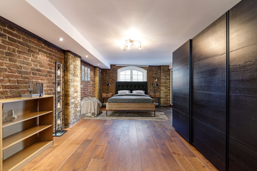 Property photo 2 of 14 St Saviours Wharf...