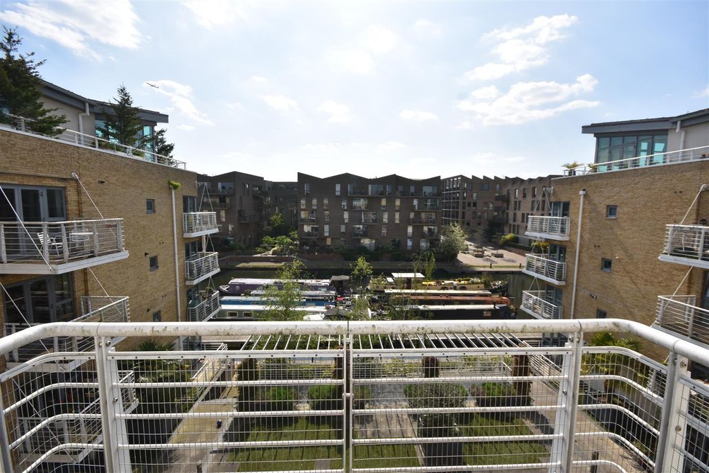 Additional image 8 of 3 bed flat for saleAdams Quarter, The Island TW8