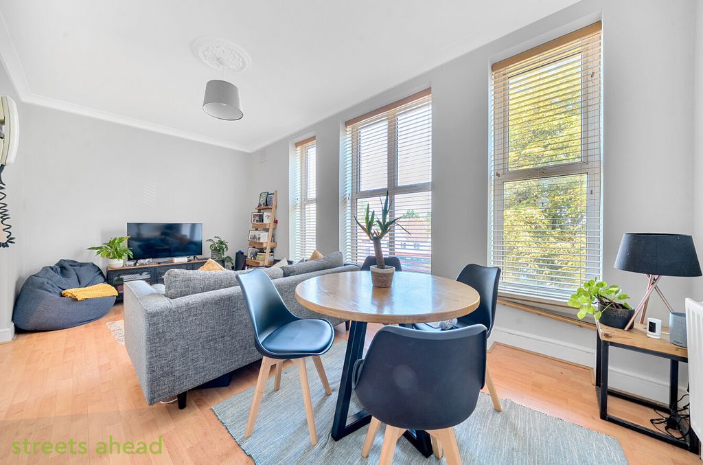 Property photo 2 of 11 c840F3A6-E8B7-4d4...