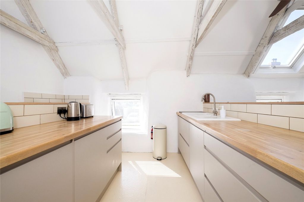 Property photo 3 of 17 Kitchen