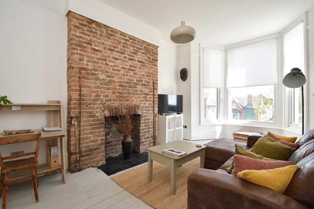 Property photo 1 of 14 Living Room