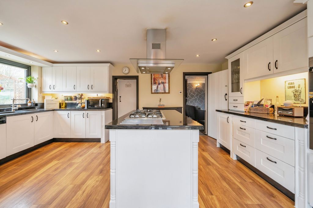 Property photo 3 of 38 11. Kitchen