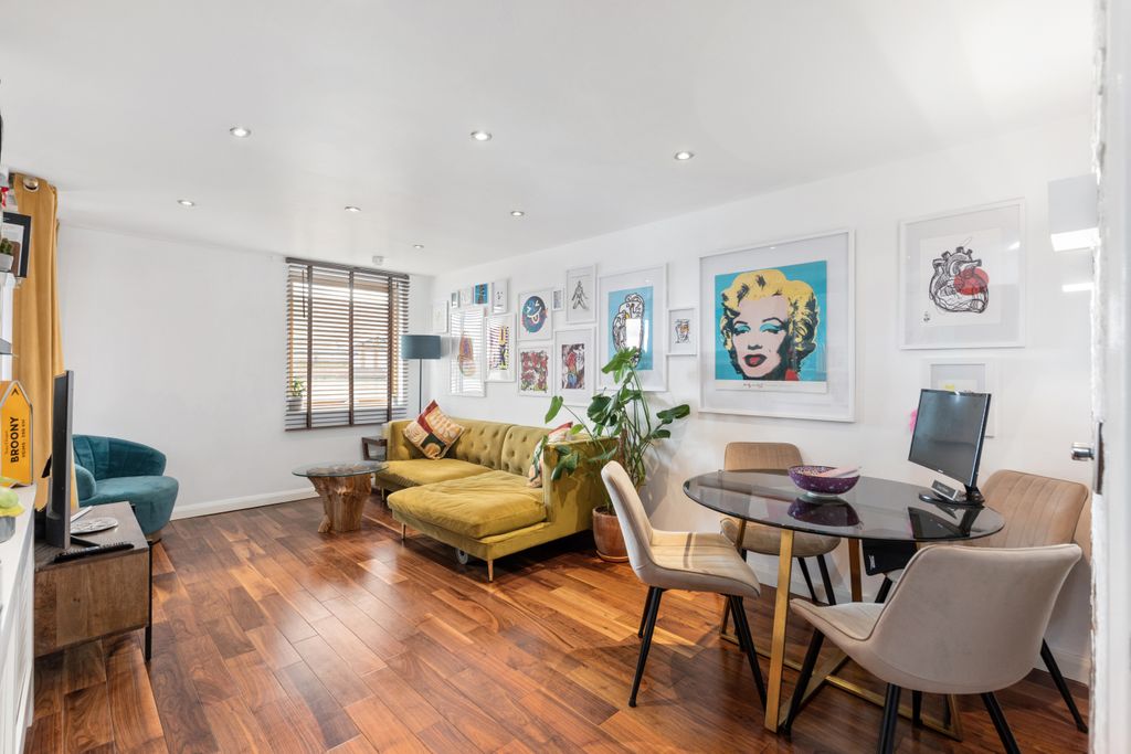 Property photo 2 of 12