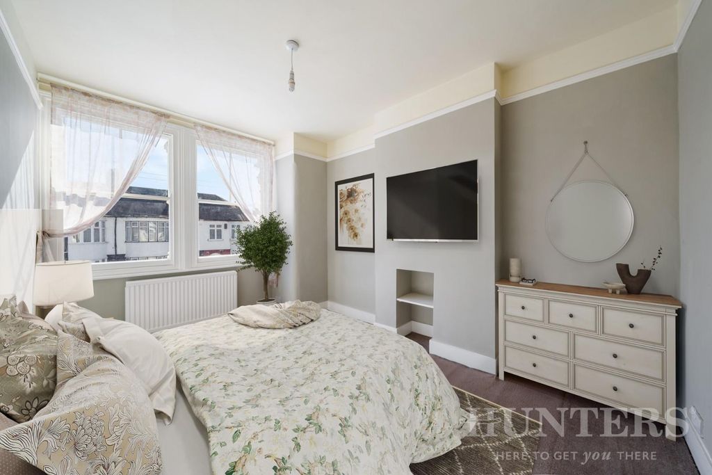 Property photo 3 of 15 190 Shelbourne Road N17 9Yb-15-Virtual Staging.Jpg