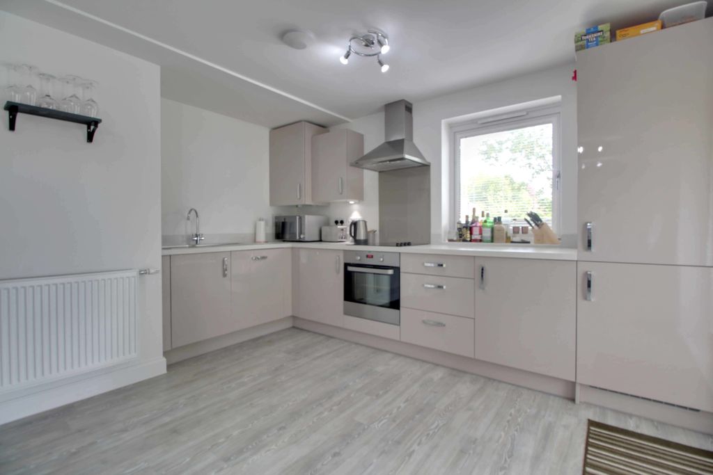 Property photo 3 of 11 Kitchen