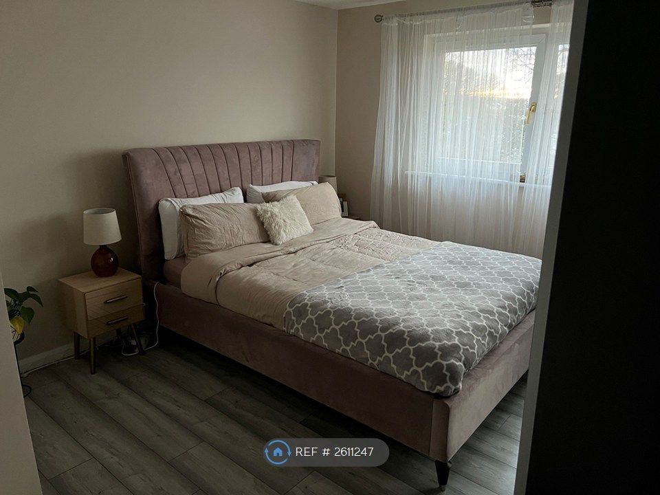 Property photo 2 of 9 Bedroom