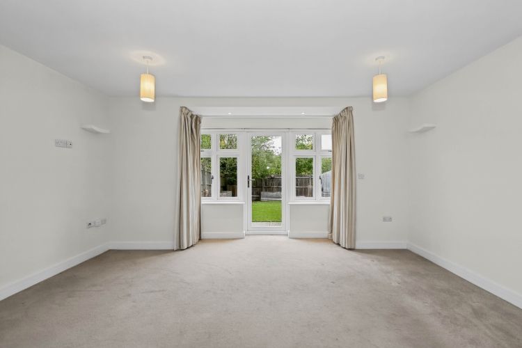 Property photo 2 of 18 340800