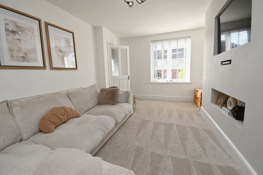 Property photo 3 of 18