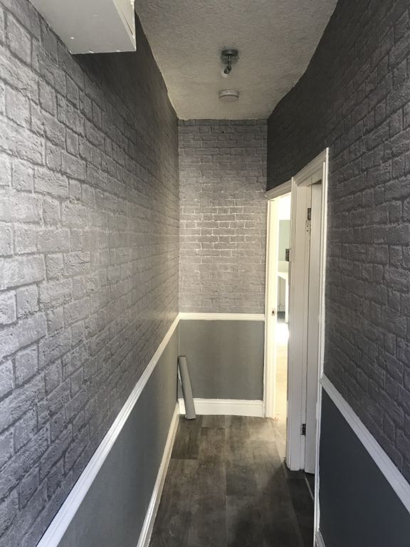 Property photo 2 of 11 Hallway
