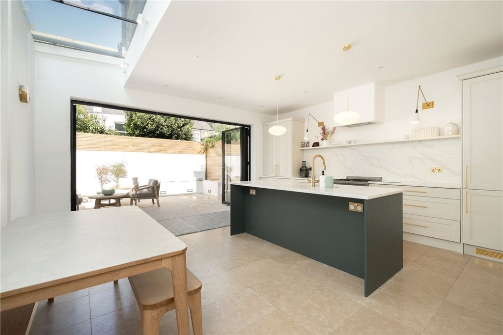 Property photo 1 of 19 Picture No. 23