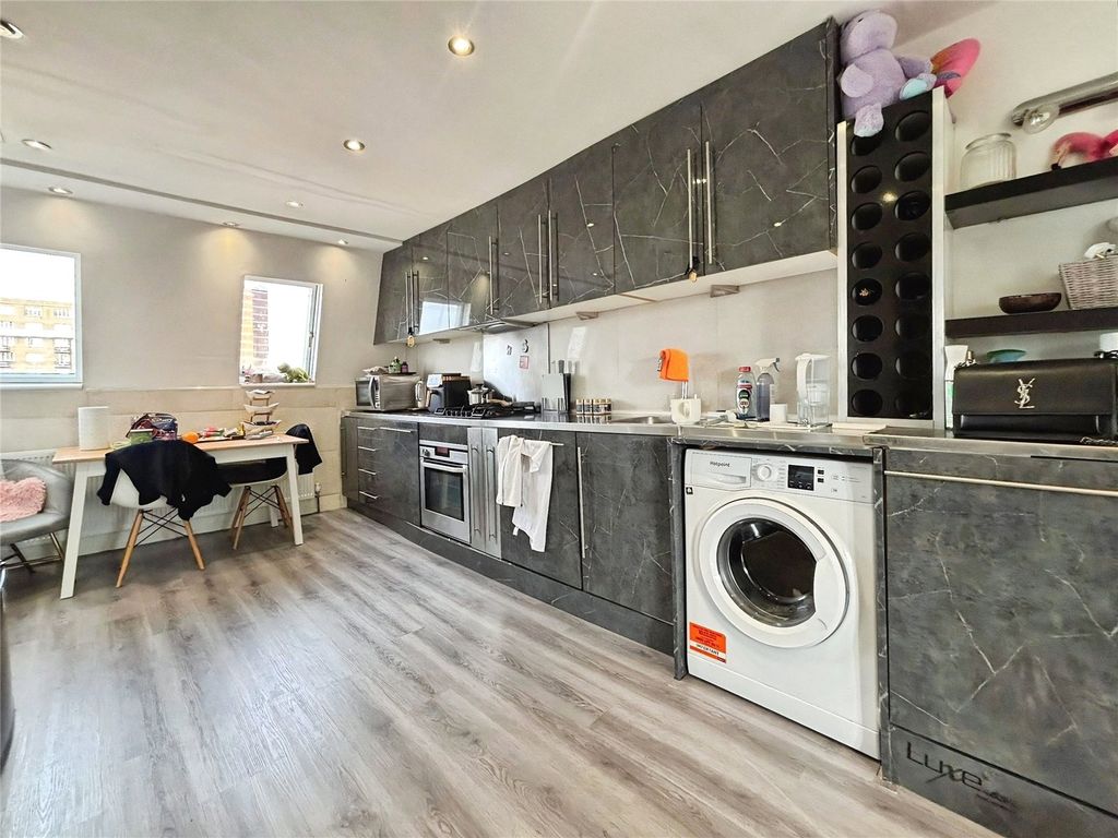 Property photo 2 of 6 Reception/Kitchen