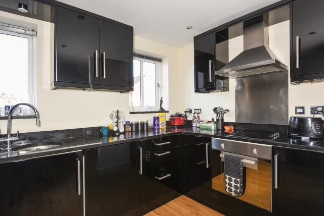 Property photo 3 of 6 Kitchen