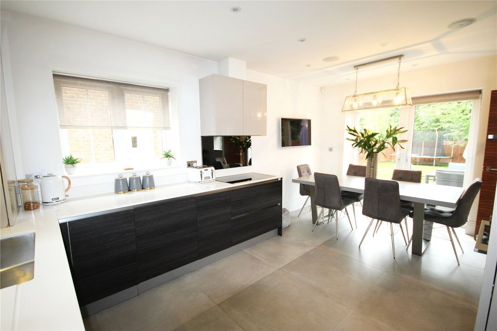 Property photo 3 of 15 Picture No. 05