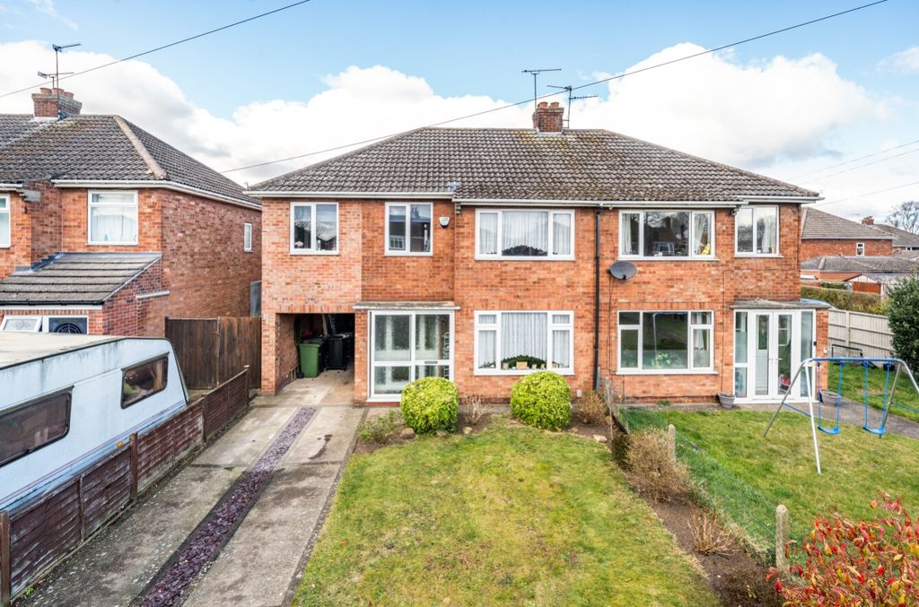 Property photo 1 of 18 67d1457432Dfe-l-1260707 E (1)